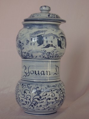 Ceramiche d-Arte di Albisola - Vaso da Farmacia in antico Savona con scritta in Latino, usato per contenere unguenti ed erbe officinali. stile Antico Savona. (II scelta)